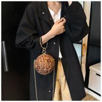 Bolso cruzado con estampado de leopardo para mujer, bolsa pequeña y redonda con cadena, a la moda, novedad de 2024 - details 18