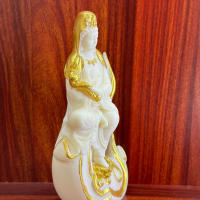Mesa de té para el hogar chapada en oro Guanyin sin llamas tallada en fruta de marfil, adornos artesanales para sala de estar - details 1
