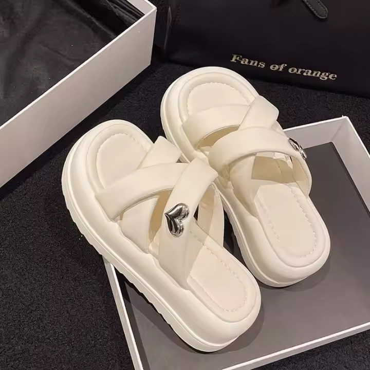Zapatillas de suela gruesa ropa de verano de las mujeres 2025 nuevo fondo de muffin pequeño aumentado antideslizante zapatillas frescas de las mujeres - 1