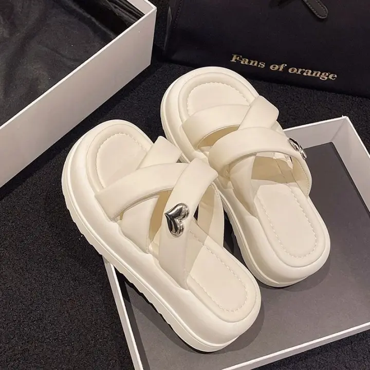 Zapatillas de suela gruesa ropa de verano de las mujeres 2025 nuevo fondo de muffin pequeño aumentado antideslizante zapatillas frescas de las mujeres - 1