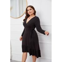 Vestido ajustado de manga larga con cuello en V y ribete de volantes, de color sólido y talla grande, para el trabajo, primavera 2025. - details 2