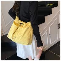 Bolso tipo cubo plisado de estilo coreano, bolso de gran capacidad, bolso de hombro de nailon, bolso cruzado de tela impermeable de Color sólido - details 18
