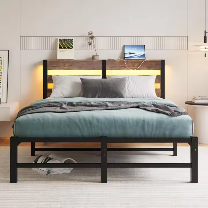 Marco de cama doble de 135 x 190 cm con estación de carga y luces LED, plataforma de metal resistente, marco de cama doble de 135 x 190 cm con cabecero de madera con almacenamiento, no necesita - 1