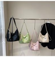 Bolso de mano de gran capacidad para mujer en la primavera de 2025, un nuevo bolso informal y versátil para axila, adecuado para desplazarse con uno - details 12