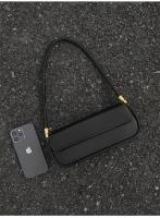 Bolso bandolera de mujer estilo vintage, con forro, correa ajustable, cierre de hebilla, negro sólido, detalle de pintura en los bordes, bolso retro de un solo hombro - details 2