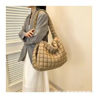 Bolso de hombro tipo bandolera con diseño de nubes plisadas para mujer, bolso de mano de gran capacidad con doble cara y doble tirón - details 56
