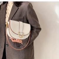 Bolso bandolera elegante para mujer - Bolso de hombro versátil con herrajes en tono dorado, cierre de cremallera y forro de poliéster, marrón/negro, perfecto para ocasiones informales o formales, bolso bandolera, accesorio de moda, bolso elegante, acabado - details 11