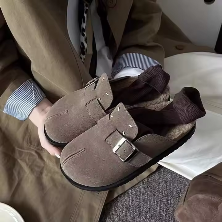 Zapatillas divididas para mujer, Sandalias planas de moda para exteriores con suela gruesa y cálida de piel de invierno, zuecos informales tipo mula, zapatos tabi para mujer - 1