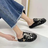 Zapatillas de mula de moda con hebilla de remache de metal para mujer Sandalias de madera con parte inferior gruesa Talla 43 para mujer - details 3