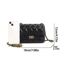 Bandolera pequeña con cadena de entramado para mujer, bolso cuadrado pequeño con bola dorada, mochila de lujo de alta gama, moda de verano, 2024 - details 2