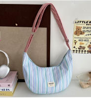 Bolso de mensajero de gran capacidad para estudiantes informales, nuevo bolso de hombro versátil a rayas de color en contraste para mujer, bolso de viaje personalizado tipo dumpling. - details 41
