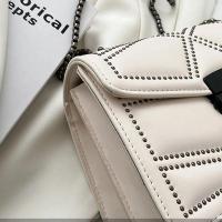Bolso de hombro Retro con cadena y remaches para mujer, bandolera cuadrada pequeña a la moda de cuero PU con tapa, bolso de diseñador - details 18