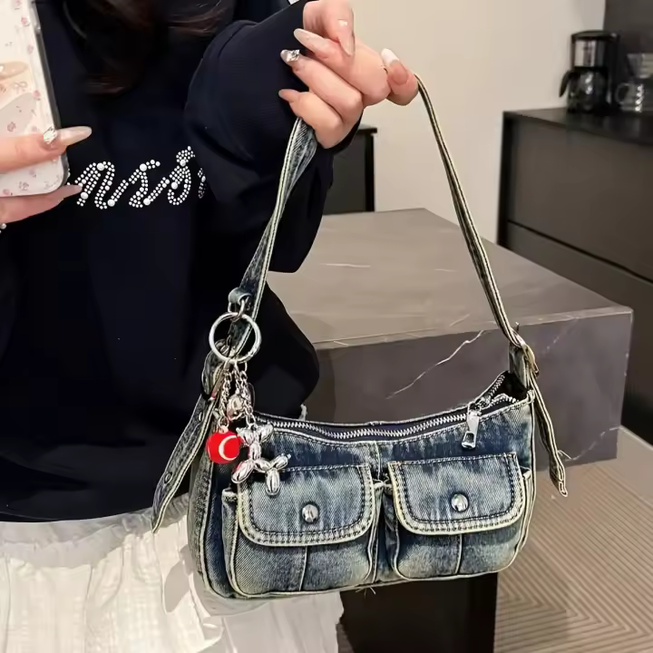 Elegante Bolso de Hombro con Colgante - 1