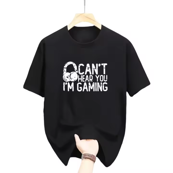 Camiseta informal con estampado de juegos para hombre, 100% poliéster, tejido de punto, con cuello redondo, ajuste regular, comodidad transpirable para actividades de verano y al aire libre, camiseta de manga corta con estampado de alfabeto ligeramente el - 1