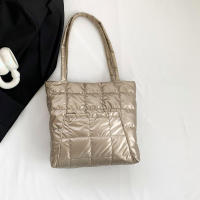 Bolso de mano acolchado de plumas para mujer, bolsa de hombro de gran capacidad, alta calidad, Color sólido, Invierno - details 21