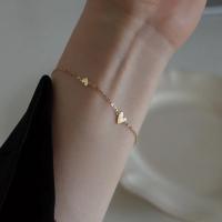 Pulsera minimalista con corazones pequeños para mujer, cadena chapada en oro de acero inoxidable, regalo de joyería de moda para estudiantes - details 0