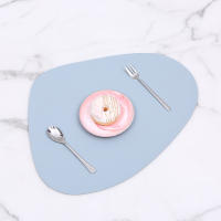 Manteles individuales y posavasos de piel, manteles individuales y posavasos lavables de PVC, resistentes al calor, antideslizantes, antimanchas, aptos para mesa de cocina, 39x33cm - details 7