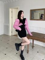 Vestido de manga larga de dos piezas falso empalmado, falda corta ajustada con hombros descubiertos y nicho de otoño - details 1