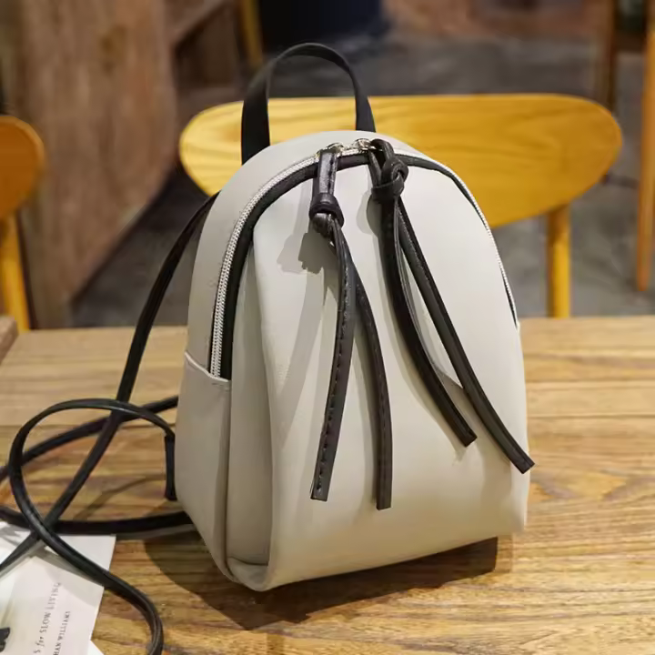 Mochila pequeña con borlas y cremallera para mujer, mochilas ligeras de PU, sencillas y espaciosas - 1