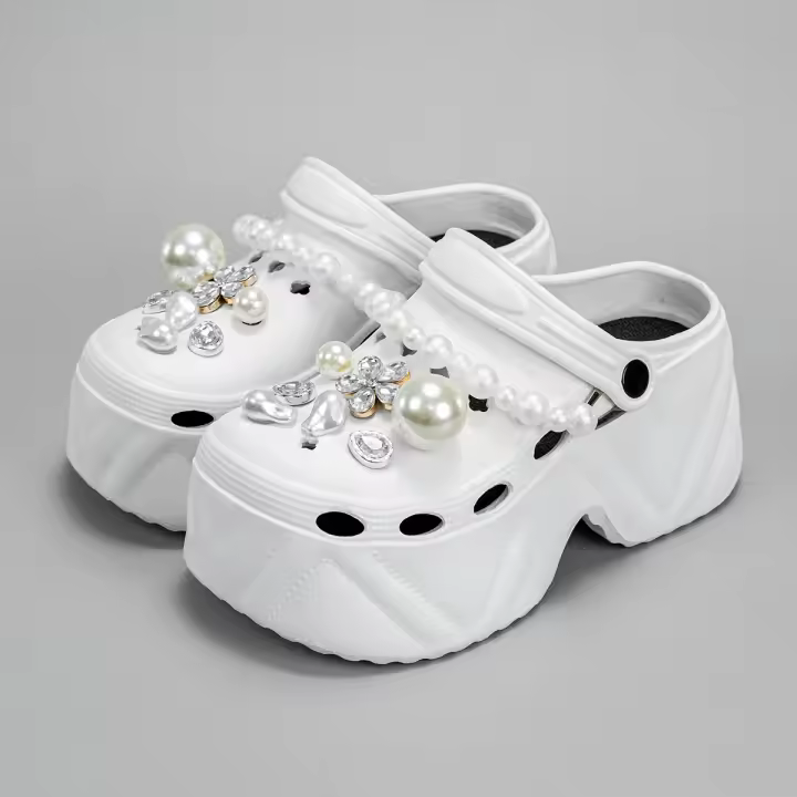 Zapatos de Tacón Alto con Cadena de Perlas de Moda 2025 Estilo de Cuero Falsificado con Patrón de Cuernos Zapatos Casuales para Hombres - 1