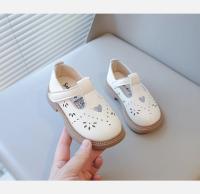 2025 Primavera Verano nuevos zapatos de cuero para niñas con corazón hueco princesa dulce recortes clásicos transpirables con correa en T zapatos planos para niños - details 1