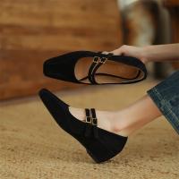Retro cordero flip interior que aumenta los zapatos individuales, nueva hebilla cruzada de cabeza cuadrada con tamaño de tacón de cuña zapatos de mujer. - details 19