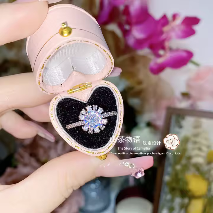 Anillo de boda con pétalos de diamantes con microincrustaciones chapado en oro del mismo estilo con diamantes de 1,0 quilates de Hong Kong - 1