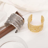 Pulsera de bobinado de alambre multicapa de versión ancha punk, pulsera de apertura metálica de diamantes de imitación exagerados personalizados - details 4