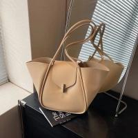 Bolso de hombro para mujer - Bolso minimalista elegante con cierre de herrajes en tono dorado, bolso informal y formal Negro/Beige/, Bolso estructurado duradero para mujer, Diseño elegante y elegante - details 6