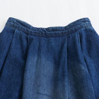 - Falda media casual de mezclilla plisada azul de cintura alta para mujer, holgada, a la moda, tendencia primavera otoño 2025 nueva - details 2