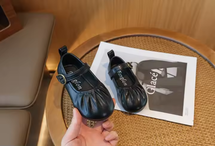 Zapatos individuales de moda de boca baja de cuero de princesa para niña, fondo suave y boda de fiesta, vestido de primavera 2024 - 1