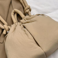 Bolso de hombro nuevo de moda coreana, mini bolso de mano de dacron suave para mujer, bolsos cruzados de nailon para las axilas con forro de poliéster - details 2