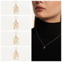 Colgante de circonita con microincrustaciones de letras inglesas de oro de 18 quilates con separación de colores y chapado en oro, collar de lujo ligero - details 1