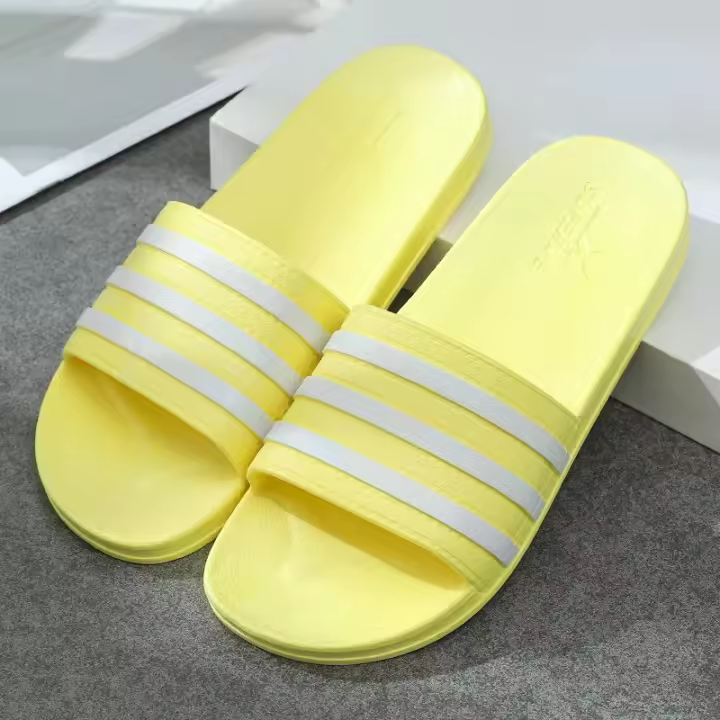 Zapatillas Unisex para mujer, nuevas zapatillas coloridas a rayas, talla 36-45 para hombre, sandalias de playa para parejas, zapatillas planas antideslizantes de PVC para el baño del hogar - 1