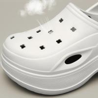 Sandalias de plataforma gruesas huecas para mujer, zuecos de fondo grueso de Eva, zapatillas para mujer, calzado de jardín antideslizante para exteriores, verano 2024 - details 4
