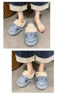 Zapatillas de algodón se pueden usar fuera de casa, zapatos antideslizantes, pantuflas cálidas para mujer, explosión de tiburón, pareja. - details 2