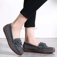 Los zapatos deportivos informales de tacón bajo con borlas y fondo plano de nuevo diseño son zapatos deportivos de gamuza de cuero suaves, modernos y de alta calidad para mujer - details 3