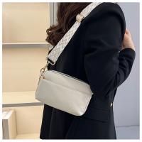 Nuevo bolso cuadrado pequeño blanco de moda con correa ancha para el hombro y bolso de hombro único - details 7
