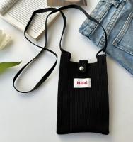 El nuevo bolso de teléfono móvil de punto de un hombro de color sólido de primavera está de moda con un bolso de dopamina para hombres y mujeres. - details 0