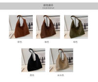 Bolso de gran capacidad para viaje informal retro para mujer, nuevo bolso de mano de gamuza para otoño e invierno, bolso de hombro versátil de nicho. - details 1