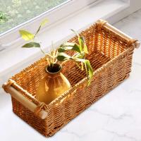 Una cesta tejida rectangular, larga y estrecha, utilizada para organizar bares, baños, dormitorios y mesas de centro. - details 1