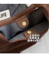 Bolso de gran capacidad para viaje informal retro para mujer, nuevo bolso de mano de gamuza para otoño e invierno, bolso de hombro versátil de nicho. - details 4