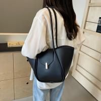 Bolso de hombro para mujer - Bolso minimalista elegante con cierre de herrajes en tono dorado, bolso informal y formal Negro/Beige/, Bolso estructurado duradero para mujer, Diseño elegante y elegante - details 7