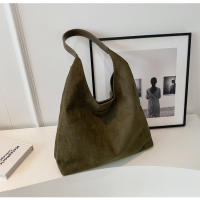 Bolso de gran capacidad para viaje informal retro para mujer, nuevo bolso de mano de gamuza para otoño e invierno, bolso de hombro versátil de nicho. - details 35