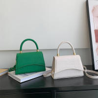 Bolso bandolera de mano pequeño de diseñador de moda de cuero PU de color sólido con patrón para mujer - details 23