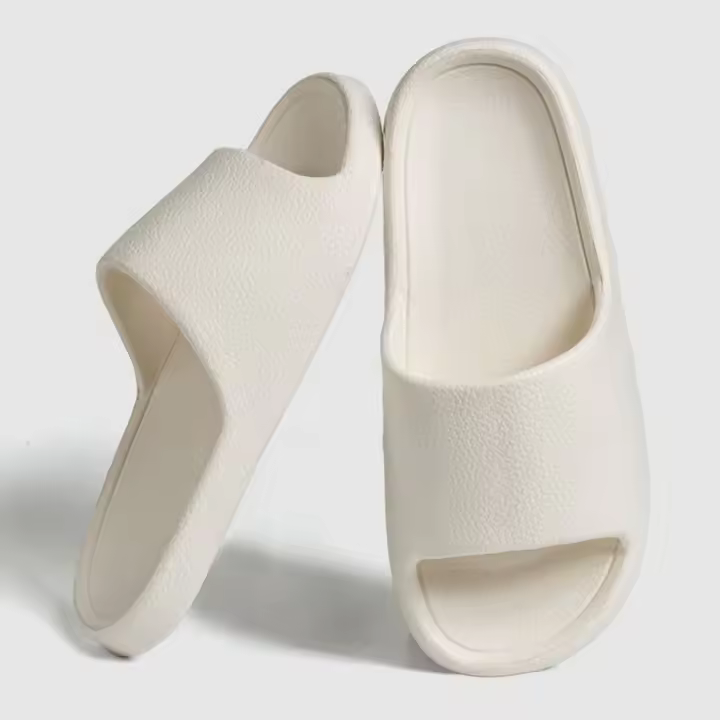 Zapatillas planas ligeras de EVA para mujer, zapatos de baño cómodos para masaje, toboganes de Interior para parejas, zapatos de ducha para el hogar, verano, nueva moda - 1