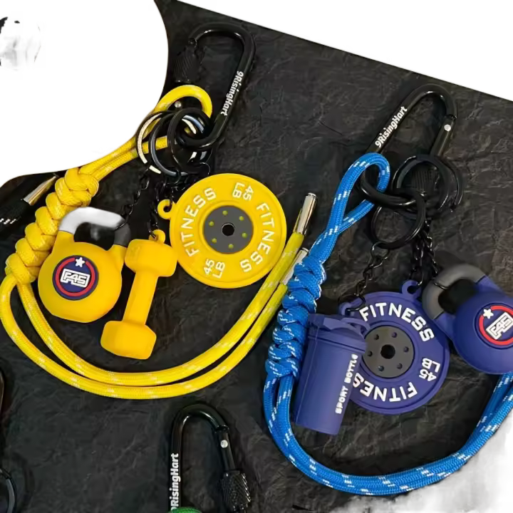 Mini llavero con placas de barra, pesas rusas, tazas de agua, llavero con mancuernas de simulación con hebilla en forma de D, creativo - 1