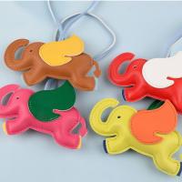 LLavero de elefante con alas voladoras de cuero PU multicolor, llavero de coche, colgador de cuero PU de Animal, colgante de bolsa de dibujos animados en 16 colores para hombres - details 5