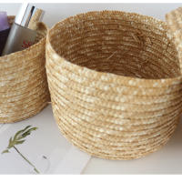 Caja de almacenamiento tejida de paja hecha a mano Circular con tapa, cesta de flores para aperitivos y cosméticos, organizador de maquillaje, 1 piezas - details 3