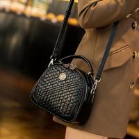 Bolso bandolera tejido negro elegante para mujer: bolso redondo informal con correa ajustable, cierre de cremallera y forro de poliéster, bolso de viaje seguro |   Bolso moderno y elegante |   Bolso bandolera pequeño con correa de cadena metálica - details 8